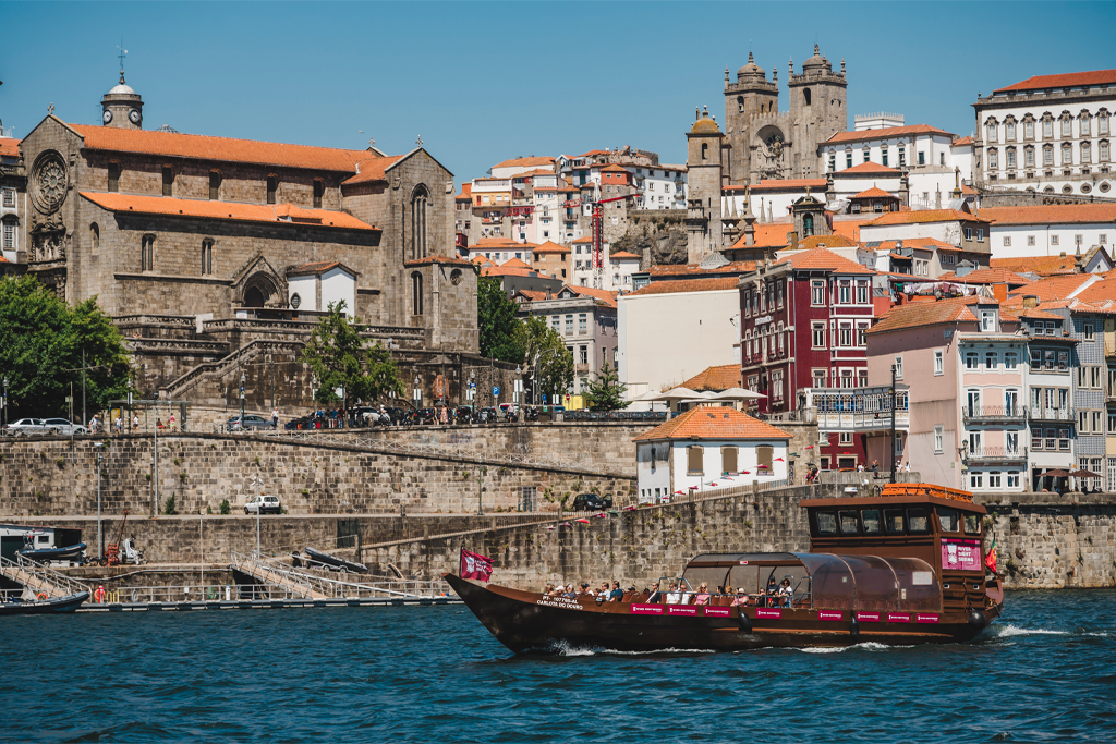 Modernized Rabelo Boat Carlota do Douro